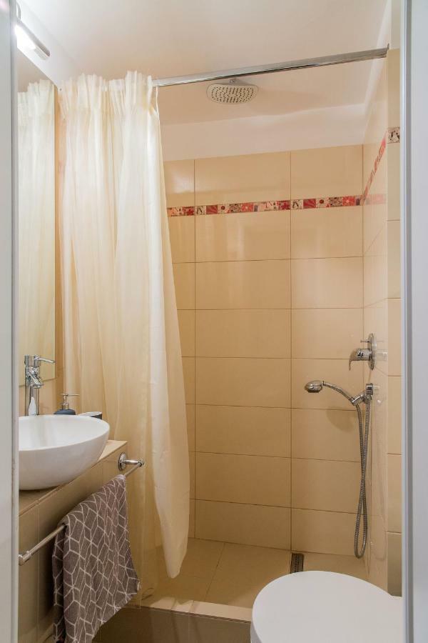 بوخارست Spacious Downtown Apartment - Old Town المظهر الخارجي الصورة